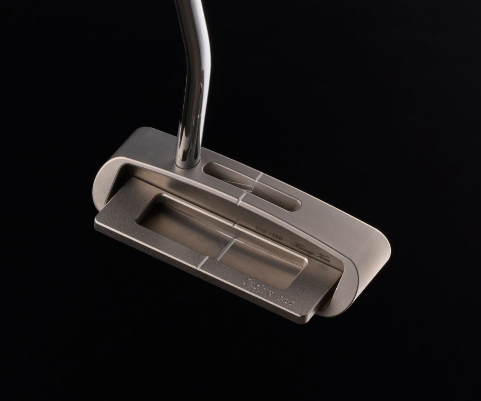 CYCLUX 3.1.2 alignment blade putter with MOD2 rear module, rear view